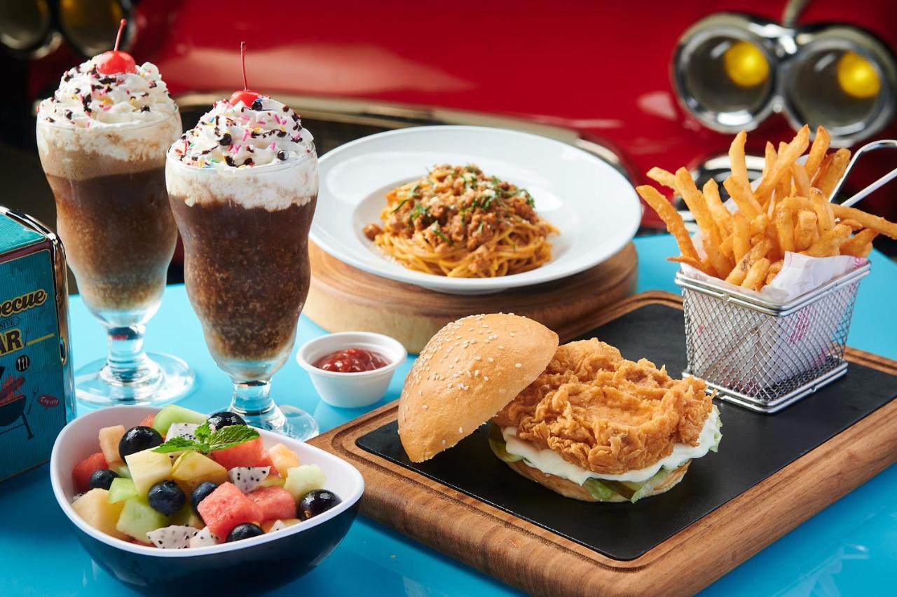 Studio City Hotel Макао Экстерьер фото A selection of dishes from the restaurant