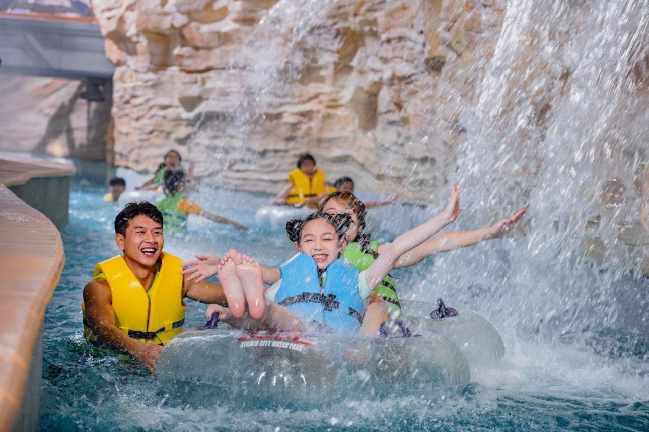 Studio City Hotel Макао Экстерьер фото Visitors enjoy the water park at the Atlantis Paradise Island resort.