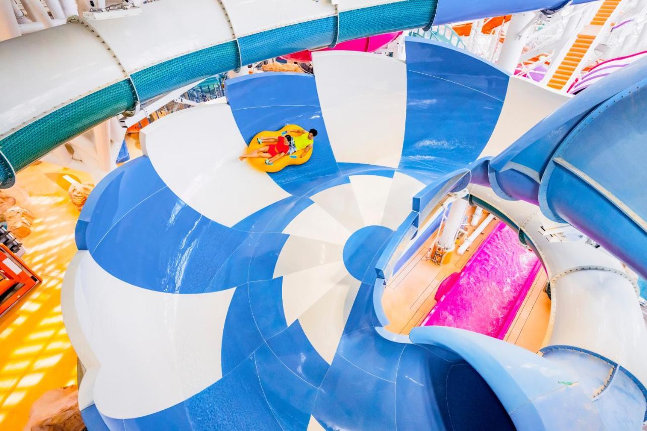 Studio City Hotel Макао Экстерьер фото The Aqua Loop
