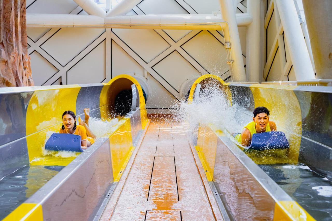 Studio City Hotel Макао Экстерьер фото The 2018 slide race