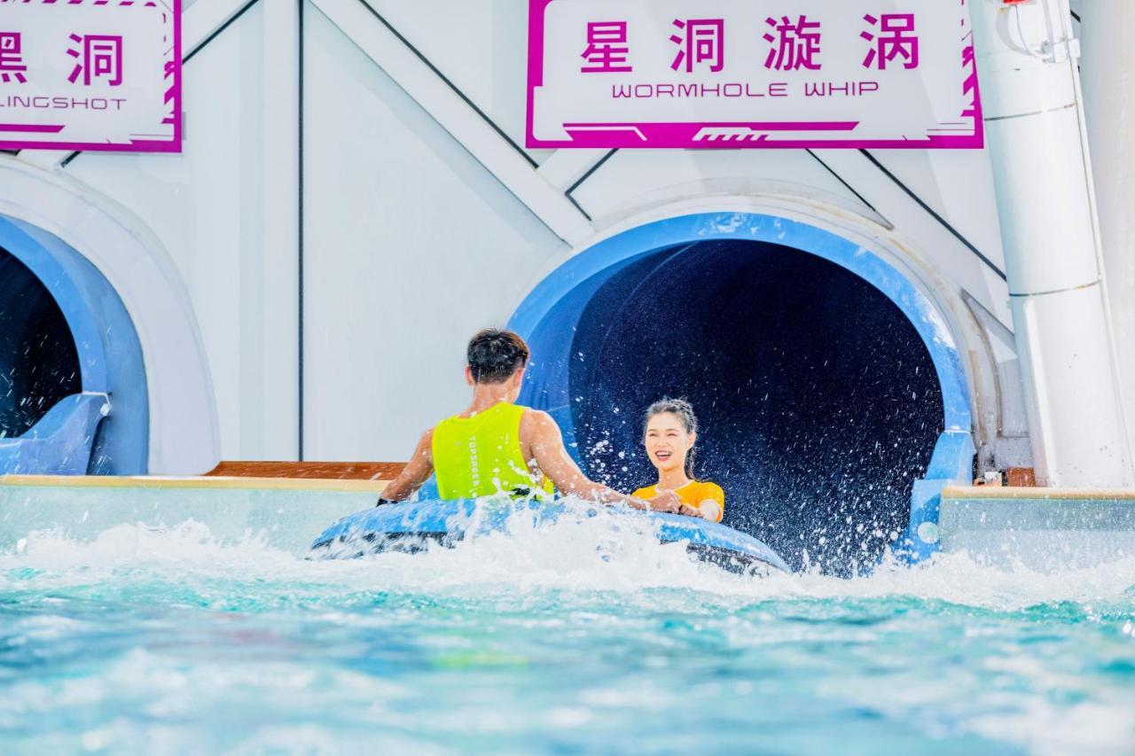 Studio City Hotel Макао Экстерьер фото Water slide