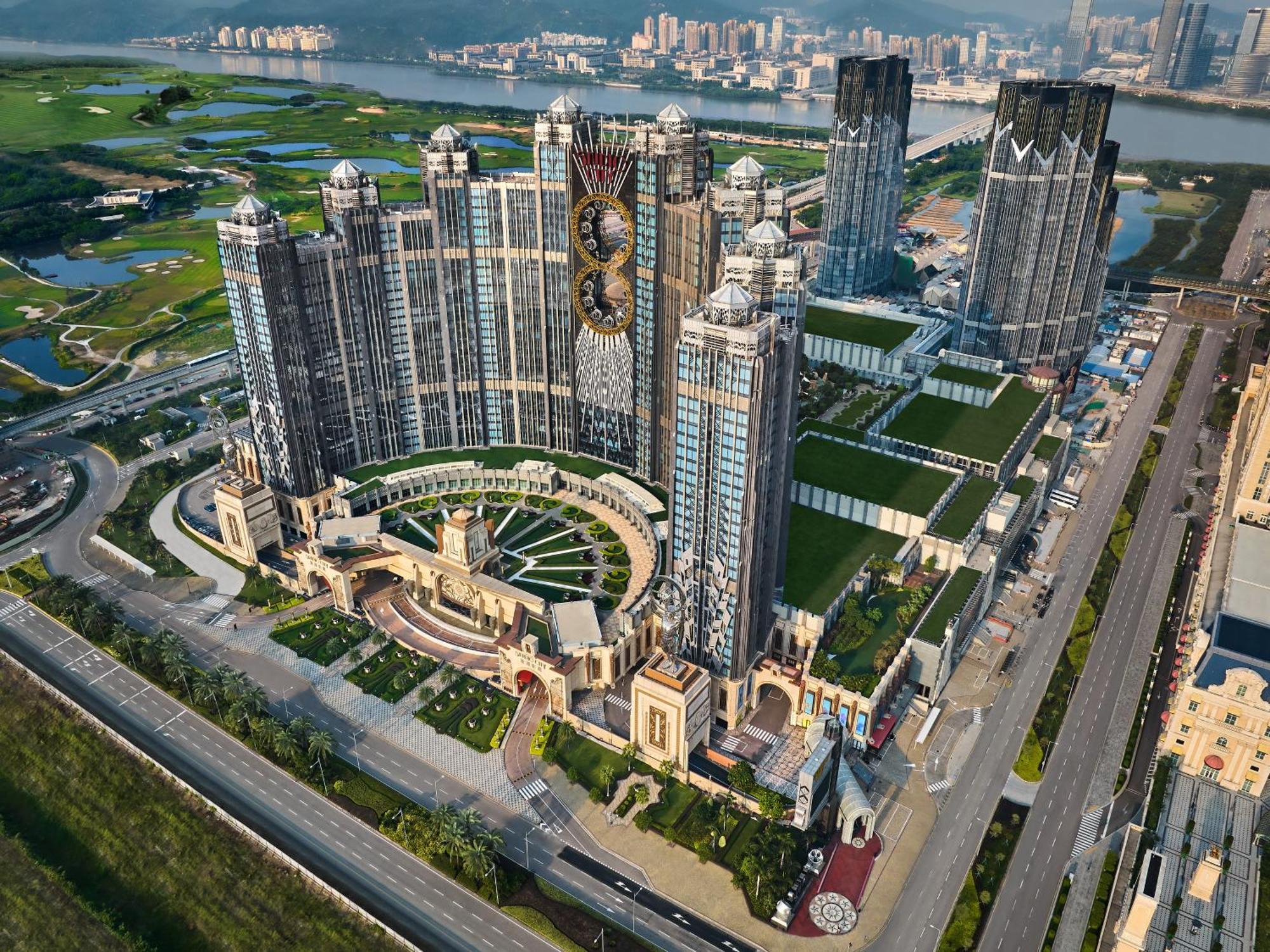 Studio City Hotel Макао Экстерьер фото The complex in 2016