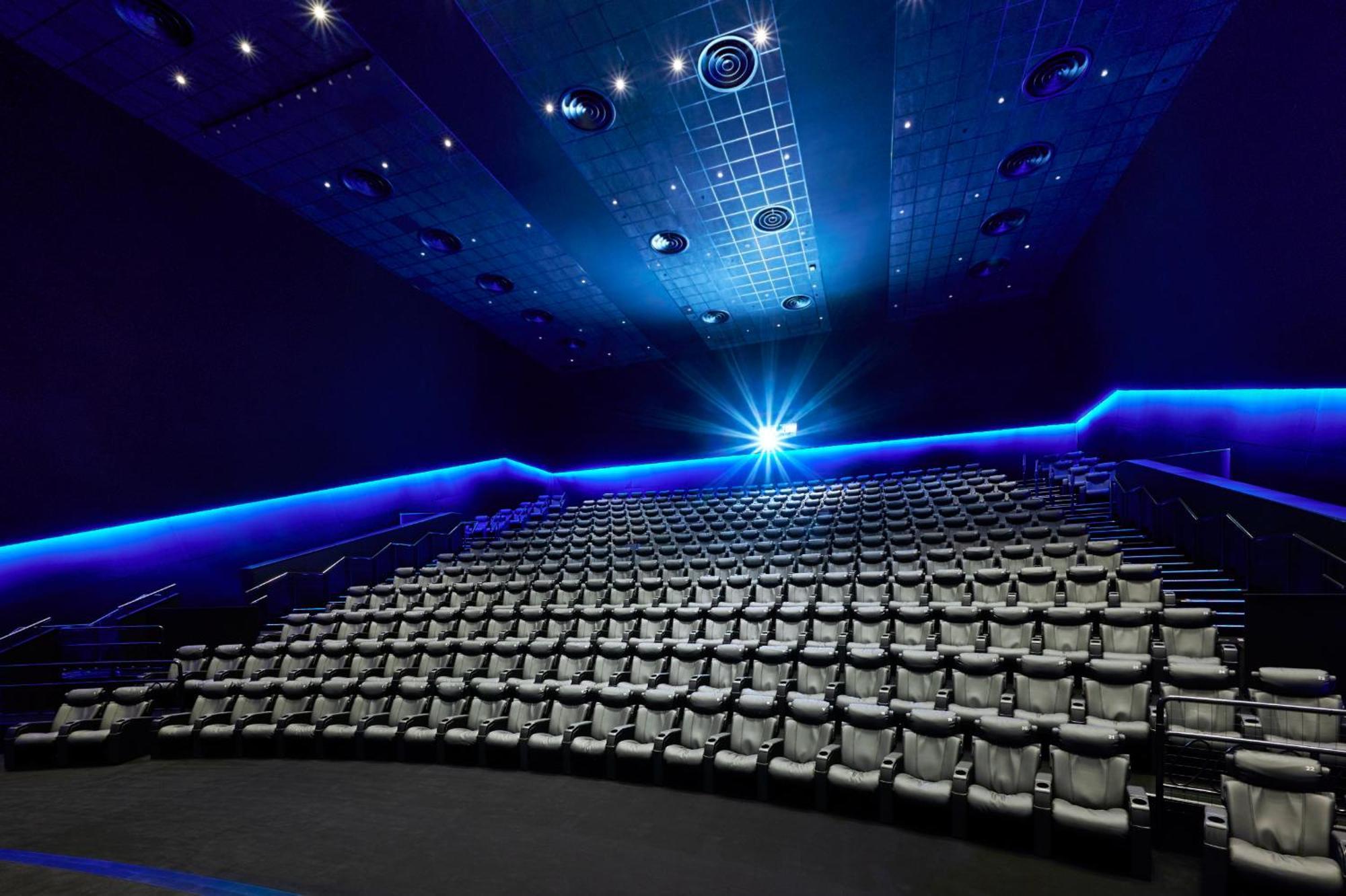 Studio City Hotel Макао Экстерьер фото The interior of a typical IMAX theatre