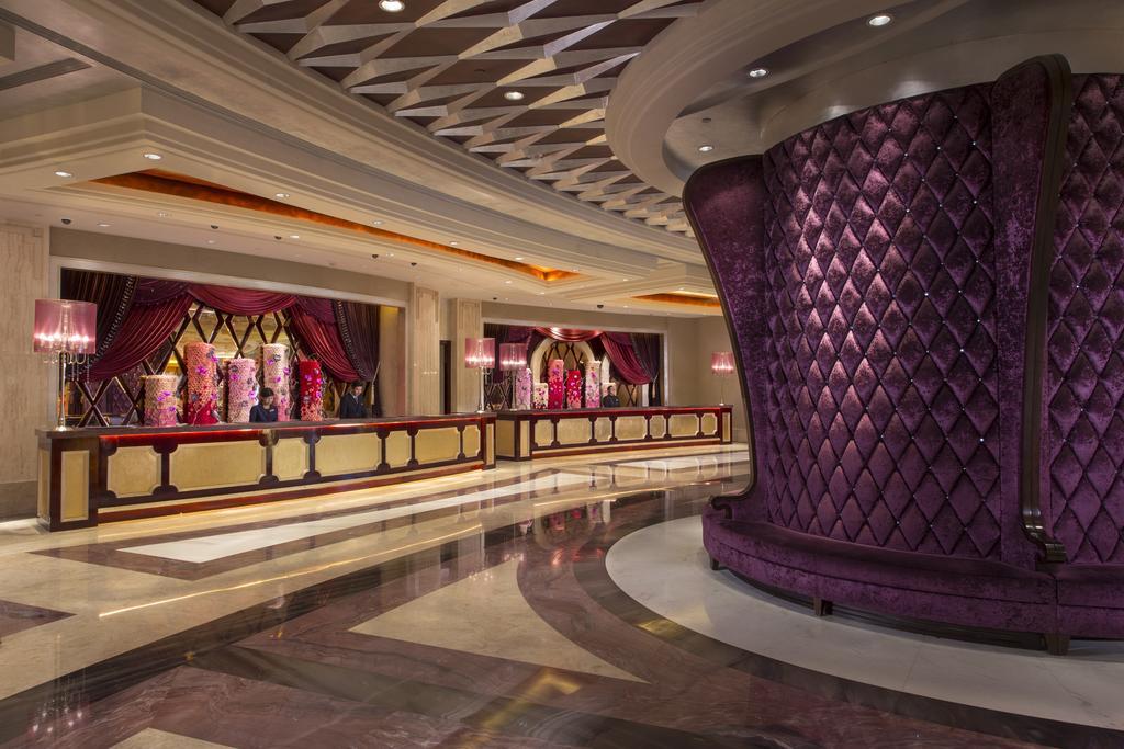 Studio City Hotel Макао Экстерьер фото The lobby of the Wynn